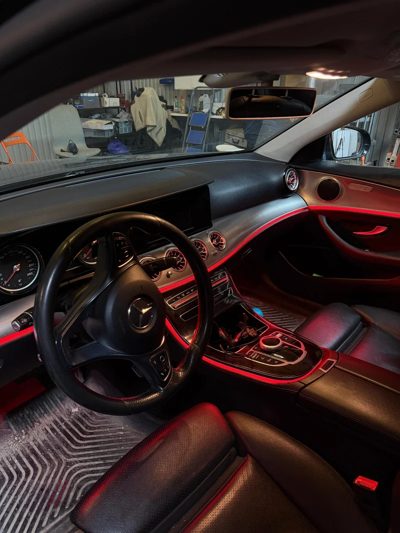 Ambientebeleuchtung für Mercedes E-Klasse (W213) 64 Farben inkl. Einbau (Nachrüstung)