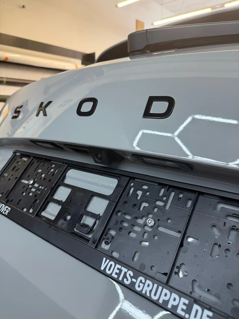 Originale Rückfahrkamera für Skoda Karoq NU7 inkl. Einbau (Nachrüstung)
