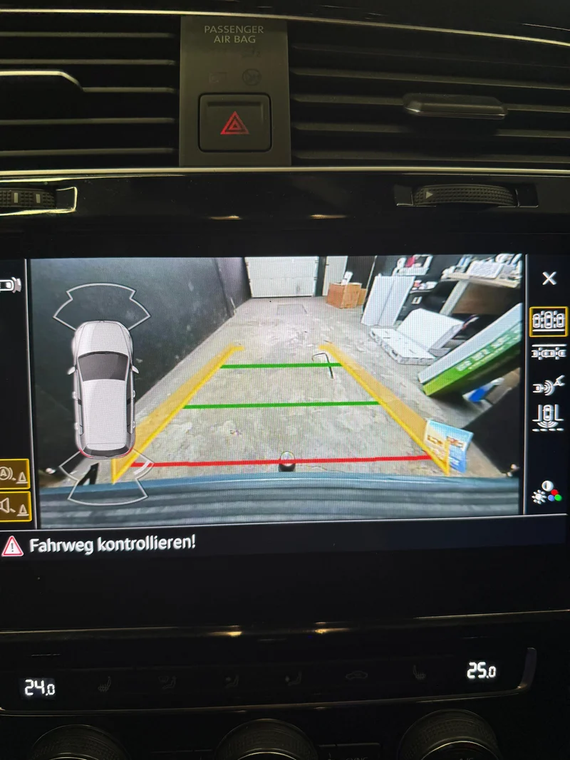 Originale Rückfahrkamera für Volkswagen T-Roc inkl. Einbau (Nachrüstung)