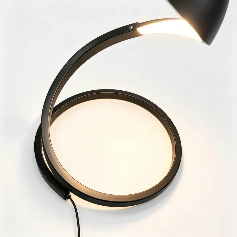 Stehlampe mit Bogen | Gnistør