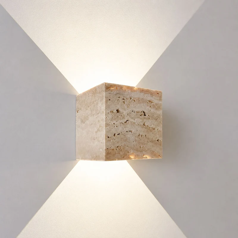 s.luce Travea LED Wandleuchte aus Travertin-Stein