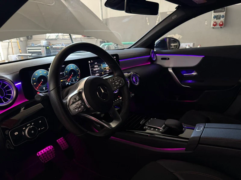 Ambientebeleuchtung für Mercedes CLA W118 64 Farben inkl. Einbau (Nachrüstung)