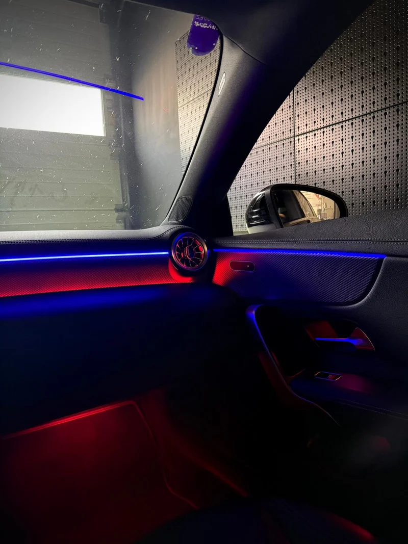 Ambientebeleuchtung für Mercedes CLA W118 64 Farben inkl. Einbau (Nachrüstung)