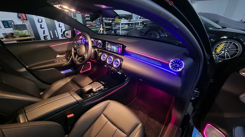 Ambientebeleuchtung für Mercedes CLA W118 64 Farben inkl. Einbau (Nachrüstung)
