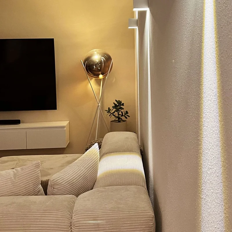 s.luce Orb Axis Glaskugel Stehlampe Dreibein 160cm