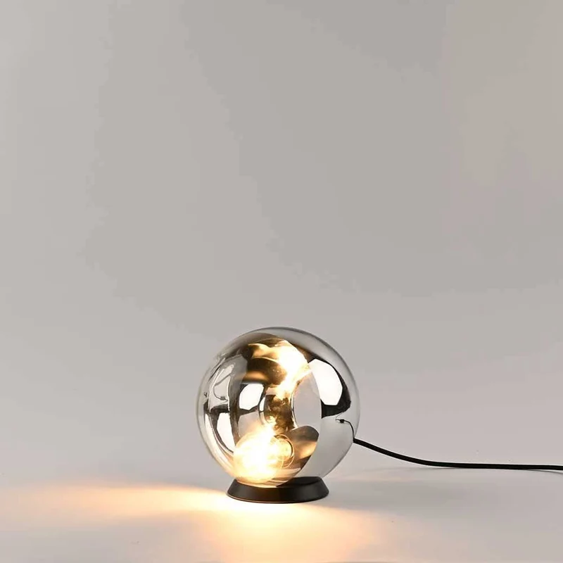 s.luce Orb Glaskugel Tischlampe