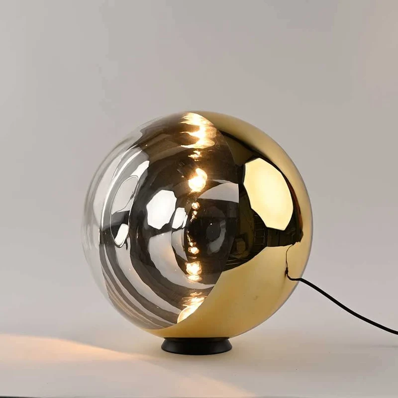 s.luce Orb Glaskugel Tischlampe