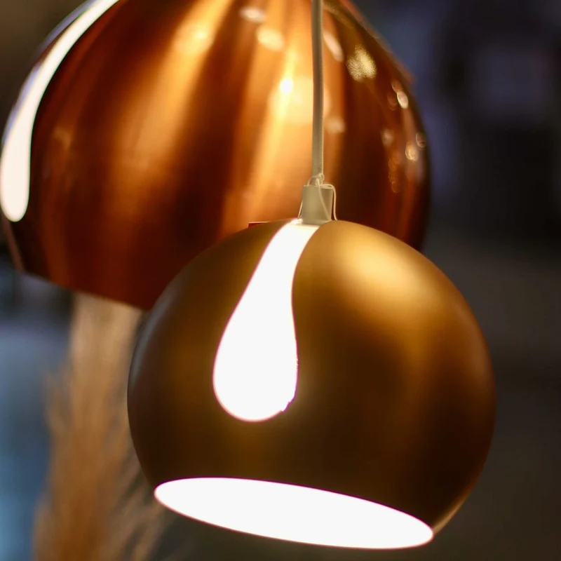 s.luce Ball Metall Pendelleuchte mit drehbarem tauschbaren Schirm