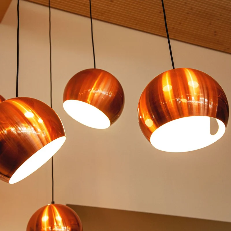 s.luce Ball Metall Pendelleuchte mit drehbarem tauschbaren Schirm