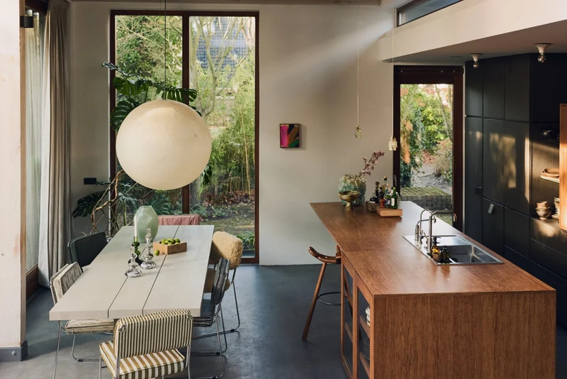 Endless dining chair: velvet, dirty chai