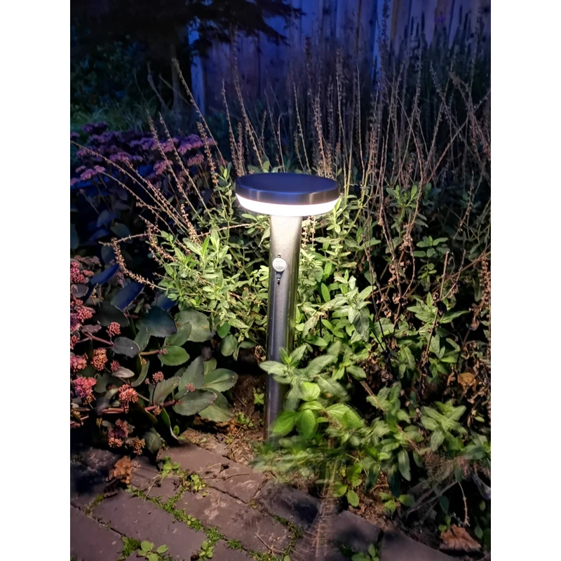 Solar-LED-Standleuchte für den Außenbereich mit Sensor | Spieß | rund | 4,4W | 3000K – Warmweiß
