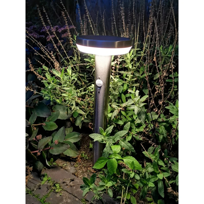 Solar-LED-Standleuchte für den Außenbereich mit Sensor | Spieß | rund | 4,4W | 3000K – Warmweiß