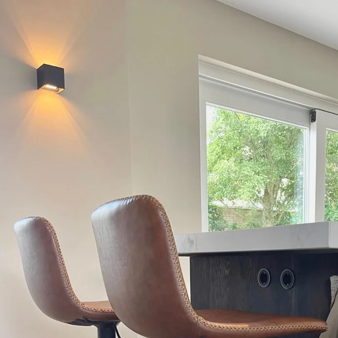LED-Würfel-Wandleuchte 6W | Vom Dimmen zum Warmen | IP65 | Schwarz | 2000–3000 K