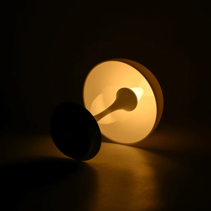 Designerlampe: Kabellos dimmbare Pilz-Tischlampe mit 3 Lichteinstellungen, weiß
