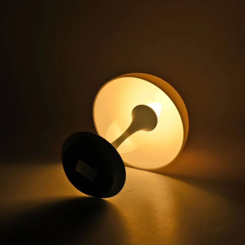 Designerlampe: Kabellos dimmbare Pilz-Tischlampe mit 3 Lichteinstellungen, weiß