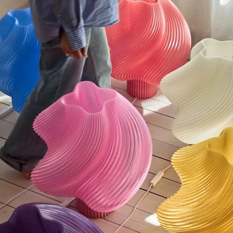 Soft Serve Lamp Mega – Crème Atelier Stehleuchte