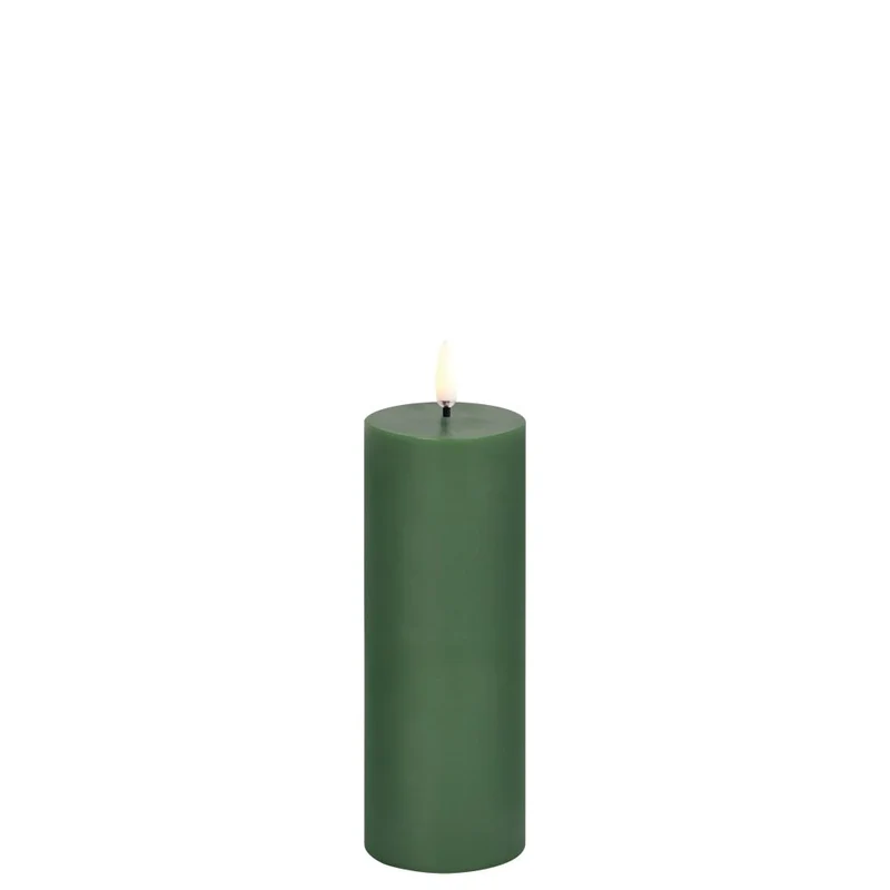 Stumpenkerze LED Smooth Olive Green 5,8x15,2cm - Uyuni