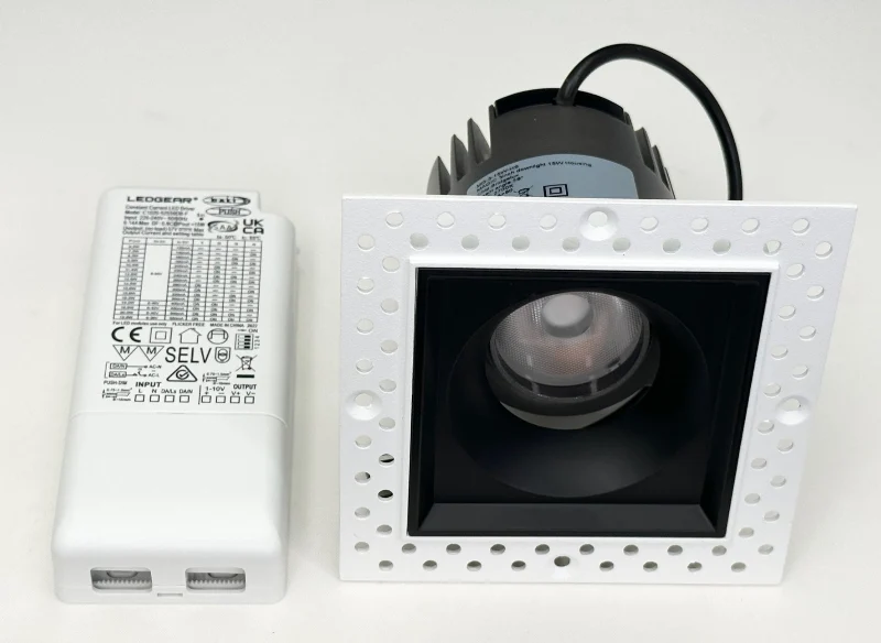 LED Einbaustrahler "Core", 15W, 2700K, CRI>90, IP20
