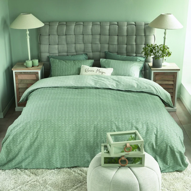 Pacifica Bed Cabine, right