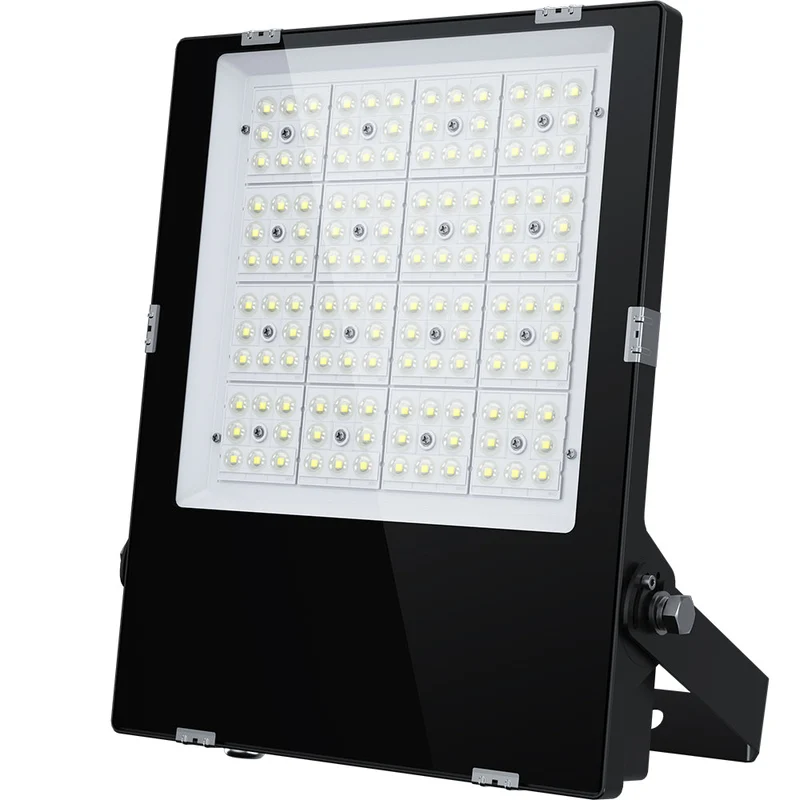 4 stycken (1 kartong) LED Strålkastare 240W