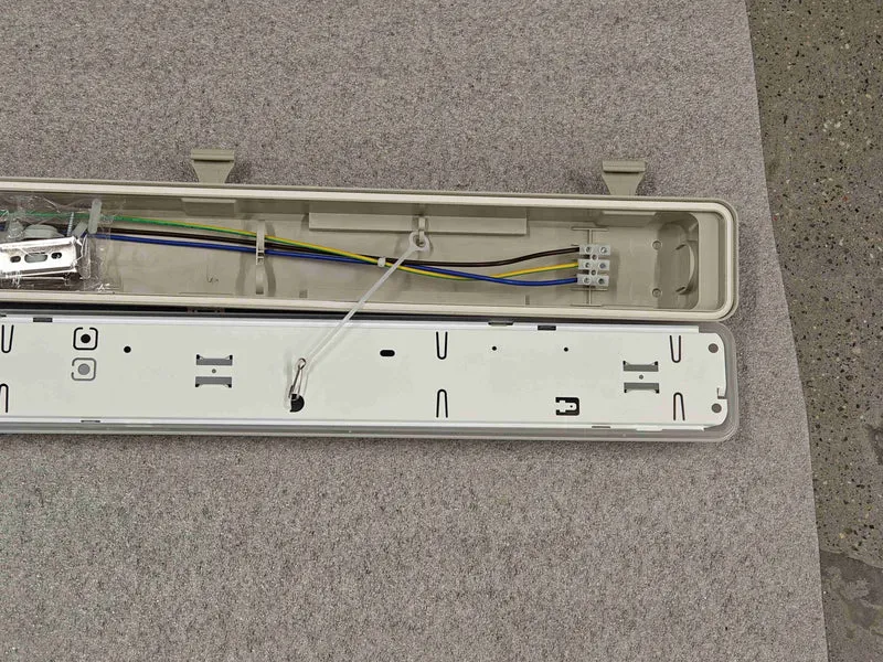 LED Wannenleuchte 35-60W, IP66, 1500mm, CCT 3000-6500K