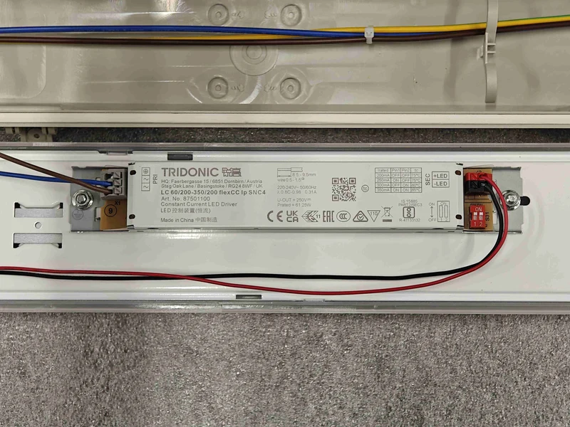 LED Wannenleuchte 35-60W, IP66, 1500mm, CCT 3000-6500K