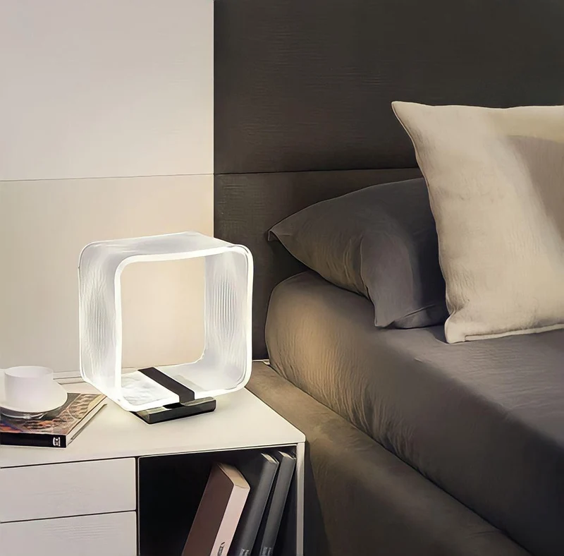 LED Tischlampe in Kubusform