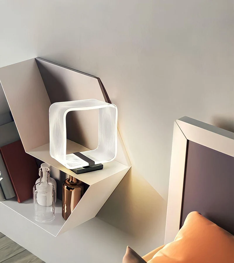 LED Tischlampe in Kubusform