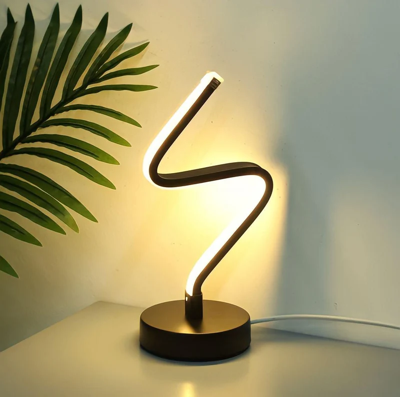 Tischlampe im Spiral-Look